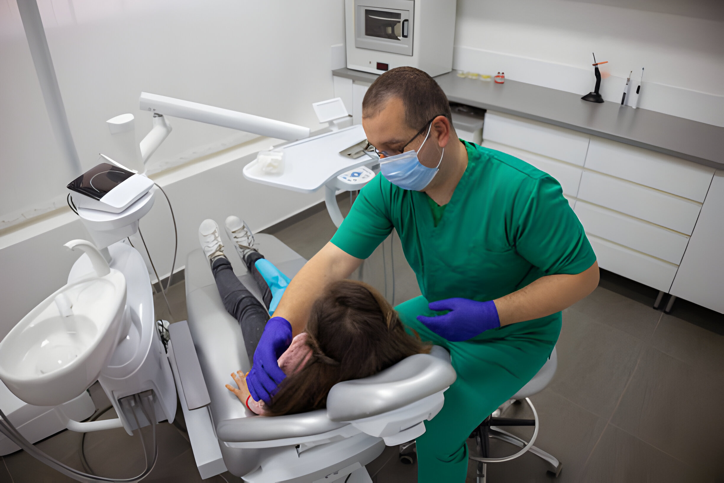 Cosmetic Dentistry vs. Traditional Dentistry: What’s the Difference?_2